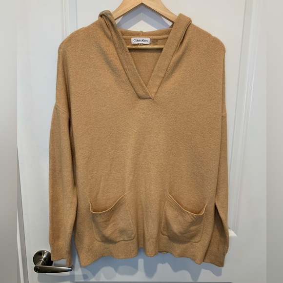 Calvin Klein V-Neck Logo Hood Sweater MSRP $89.50 Size Large khaki Tan Peach - Picture 1 of 11
